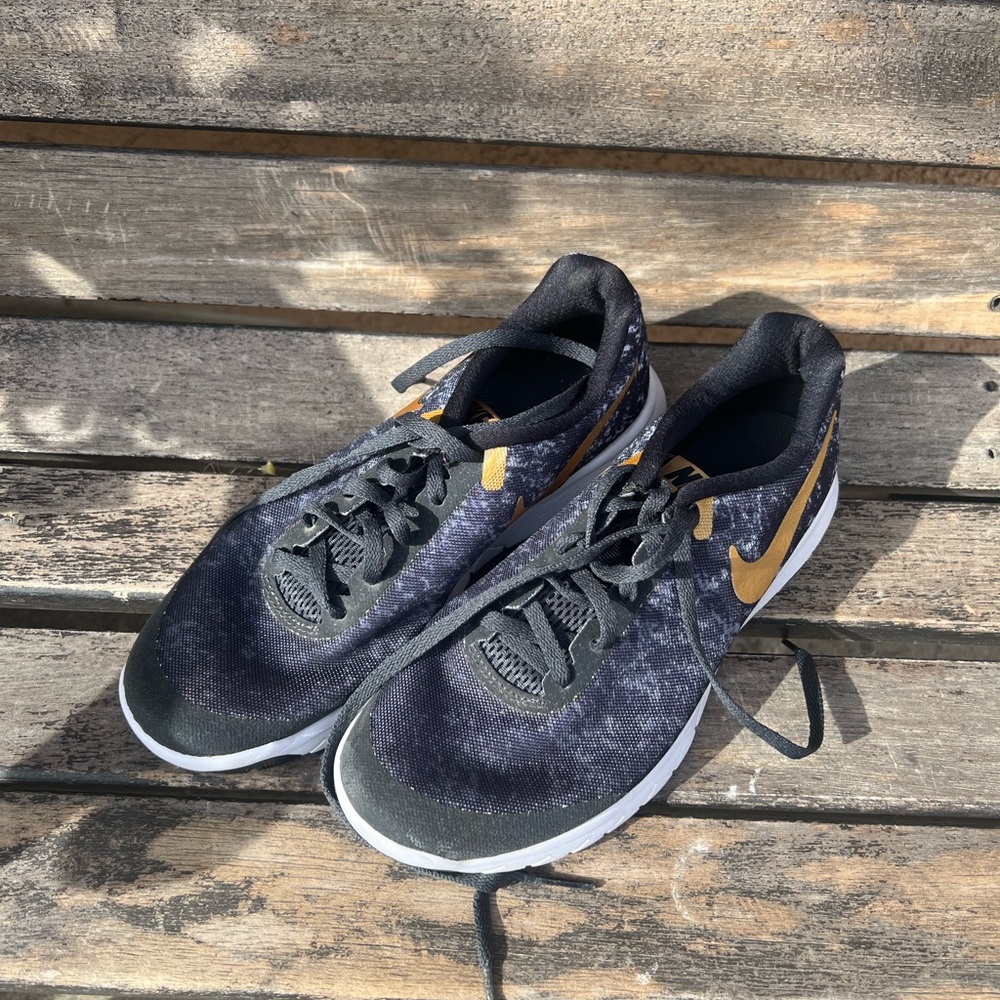 Nike flex shoes